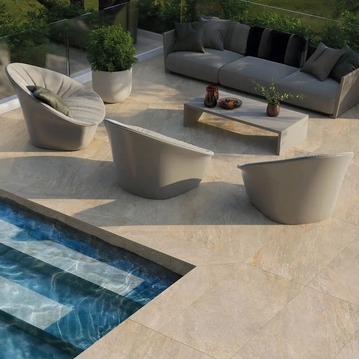 Rivestimenti per cortili e giardino con piscina